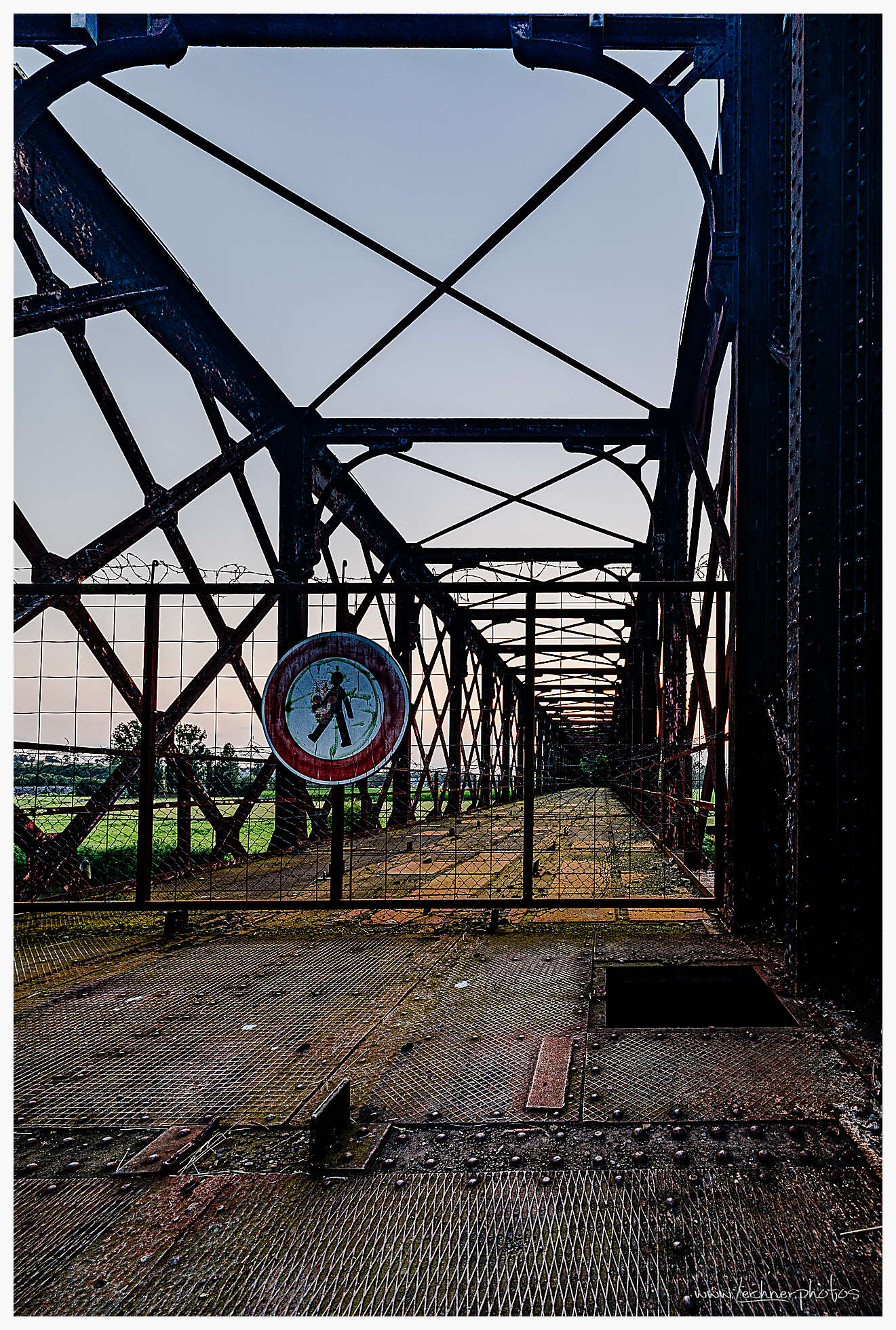 Forgotten bridge at Pontabault